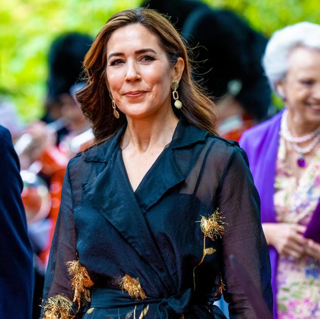 La compleja relación de Mary de Dinamarca con su madrastra, una sorprendente escritora de novela negra con muchos nombres