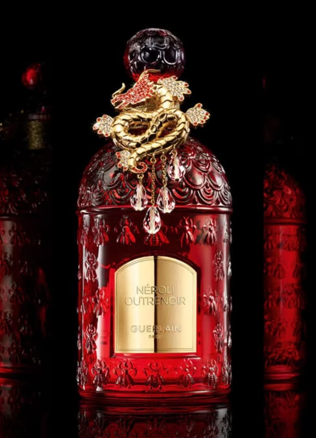 https://static.mujerhoy.com/www/multimedia/202401/05/media/cortadas/guerlain-atelier-truscelli-perfume-arte-klJE--650x900@MujerHoy.jpg