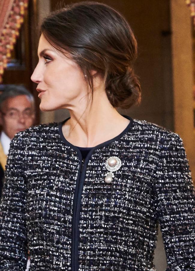 La reina Letizia también llevó este broche en 2019. / LIMITED PICTURES