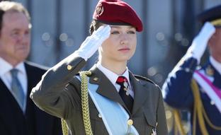 La princesa Leonor debuta en la Pascua Militar: uniforme de gala, miradas cómplices con la reina Letizia y orgullo del rey Felipe