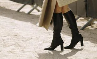 Las botas negras no pasan de moda: seis modelos que lo confirman