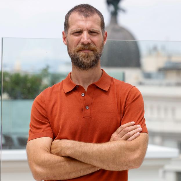 Quién es José Manuel Poga, el villano de La casa de papel: de criarse con su abuela a trabajar en despedidas de soltera