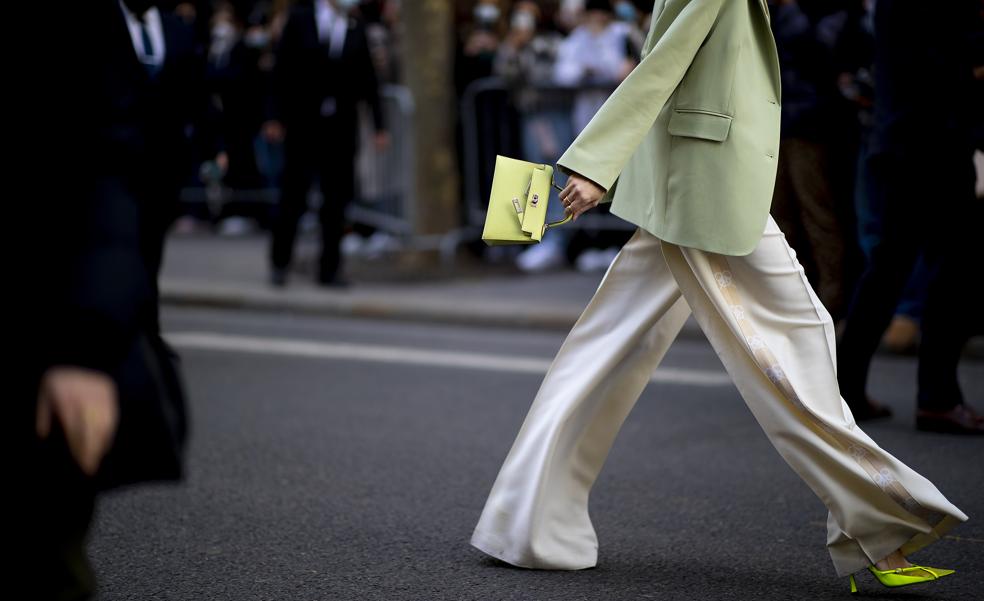 Tres pantalones que ya no se llevan y tres que sí van a triunfar en 2024