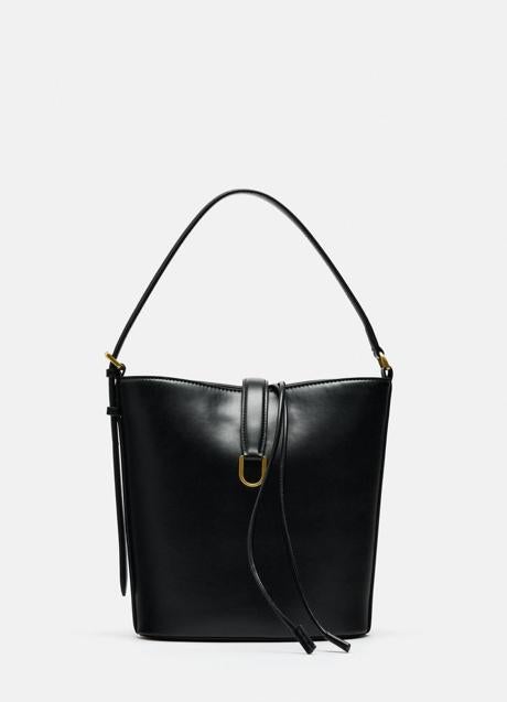 Bolso negro de Zara (29,99 euros)