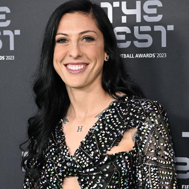 Jennifer Hermoso arrasa en los premios The Best con un atrevido vestido con aberturas