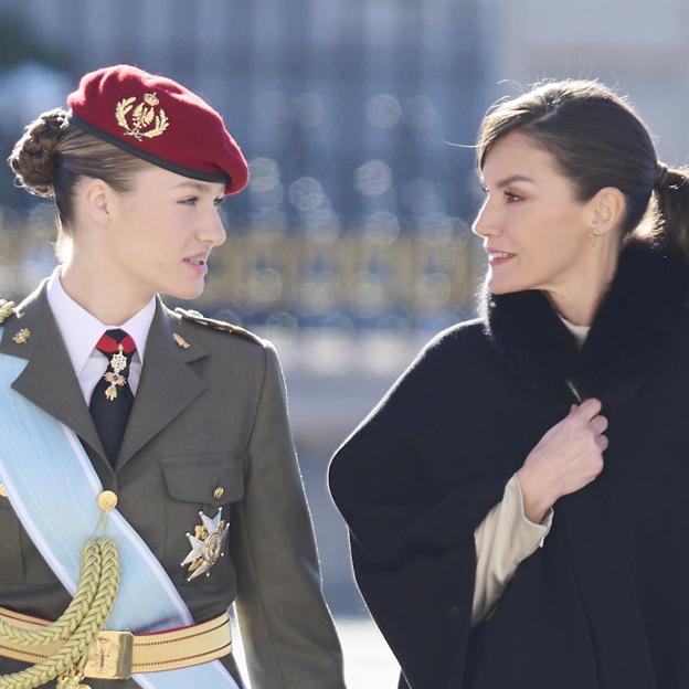 El orgullo de Letizia: por qué Leonor debuta en el selecto círculo monárquico de la mano de Carlos III y la reina Camilla