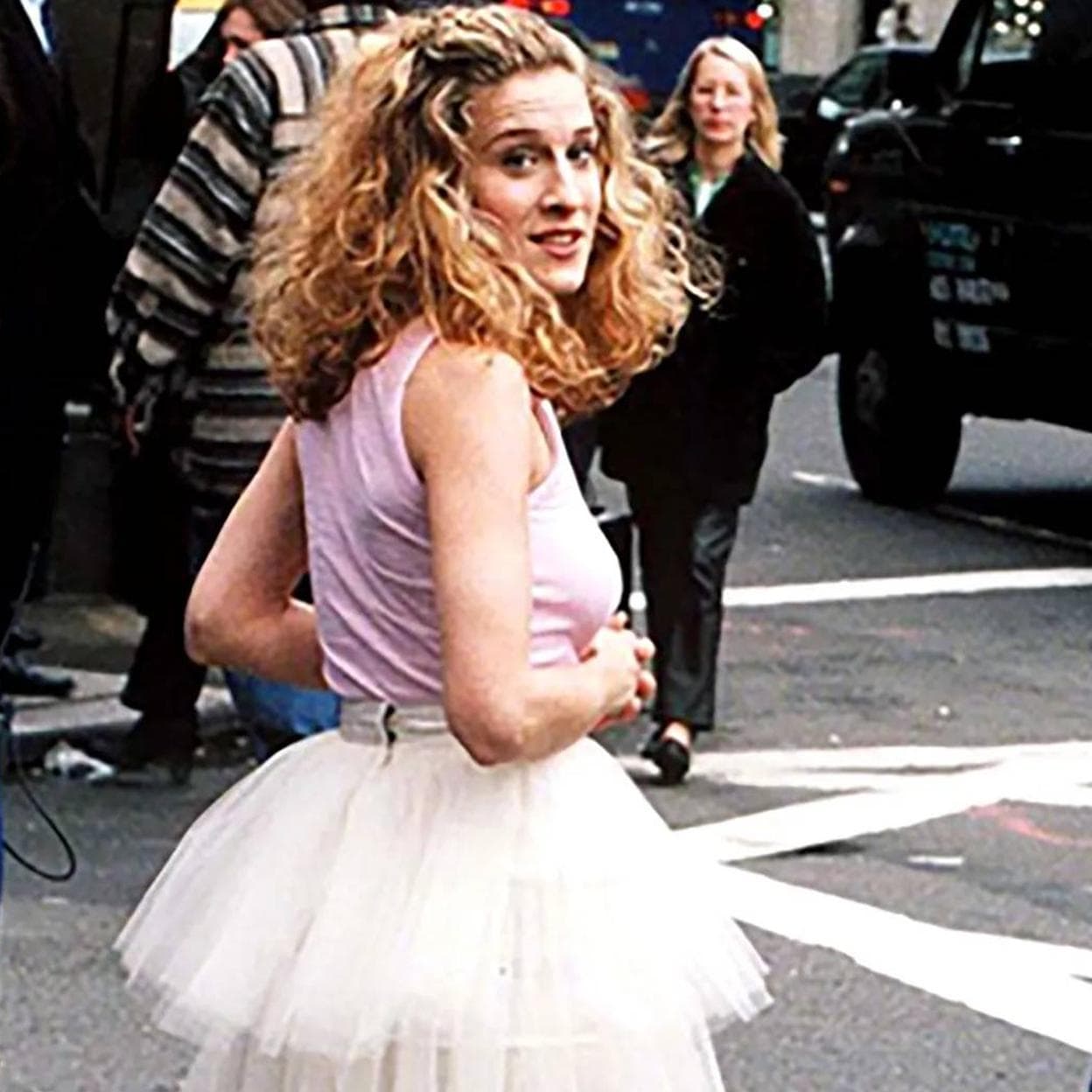 El efecto Carrie Bradshaw o cómo un tutú de cinco dólares se ha vendido en subasta por 40.000 – Mujerhoy