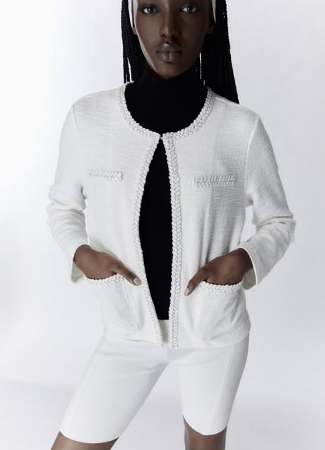 Chaqueta blanca de Sfera (29,99 euros)