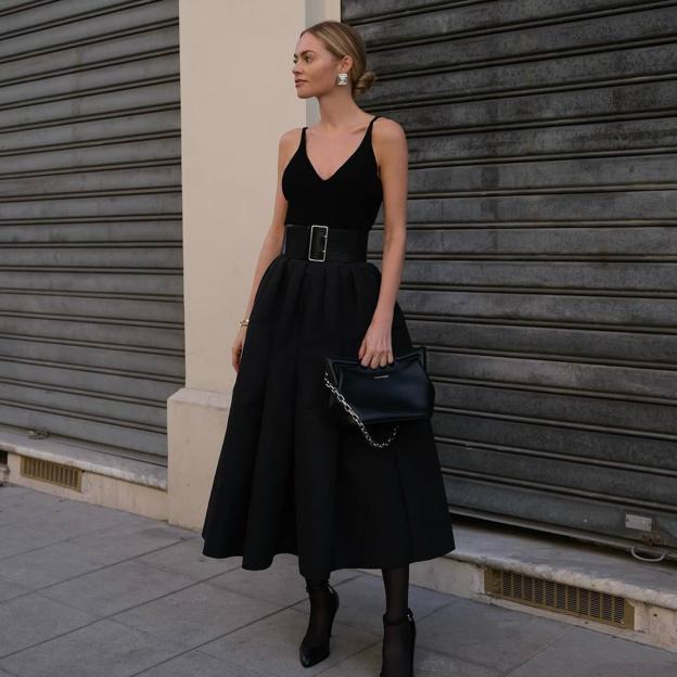 Las chicas más elegantes llevan estas faldas de vuelo que son tendencia en el street style