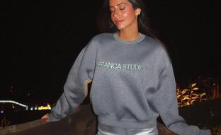 Las sudaderas de rebajas favoritas de las chicas con más estilo de Instagram