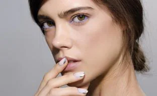 Si te gusta la manicura francesa, estas seis ideas de uñas te van a encantar