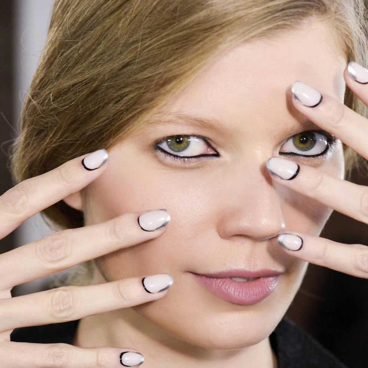 Ideas de manicura francesa doble para llevar la tendencia de uñas que más  estiliza las manos | Mujer Hoy