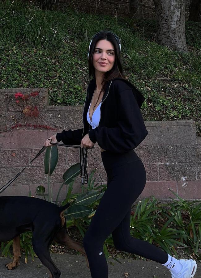 Kendall Jenner con ropa deportiva. / ALO