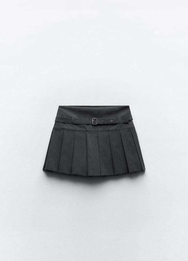 Falda de tablas gris de Zara, 25,95 euros.