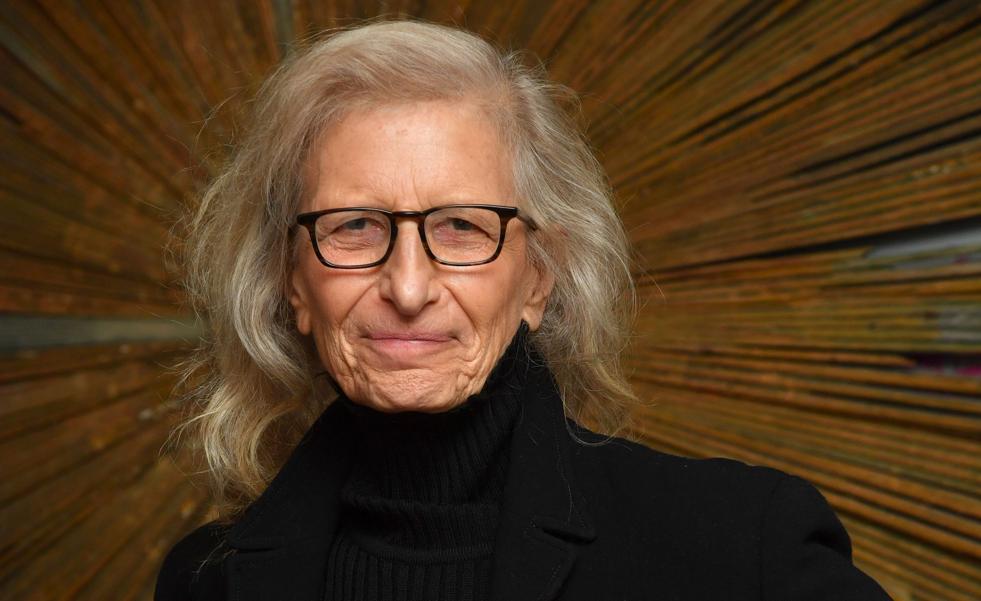 La fascinante vida de Annie Leibovitz, la fotógrafa que retrató ayer a Letizia: madre a los 50, su relación con Susan Sontag y al borde de la ruina