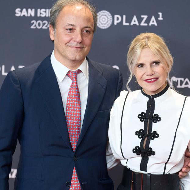 Eugenia Martínez de Irujo tiene la blusa que sube el nivel de cualquier look con pantalones vaqueros