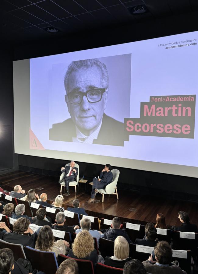 La reina Letizia se sentó en primera fila, donde siguió con interés la charla entre Martin Scorsese y Rodrigo Cortés. (FOTO: D.R.)