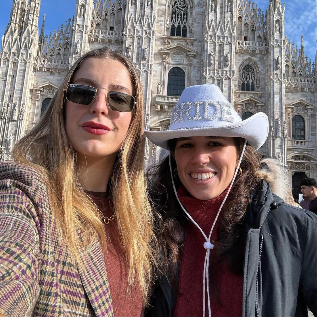 Luisa Bergel con Teresa Urquijo en Milán durante la despedida de soltera de la novia de José Luis Martínez Almeida./instagram @mylu___