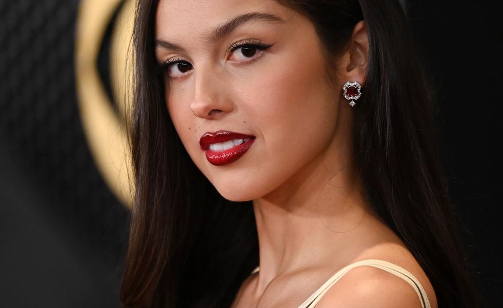 Por qué todo el mundo está hablando del vestido de Olivia Rodrigo en los Grammy: un look vintage que llevó Linda Evangelista