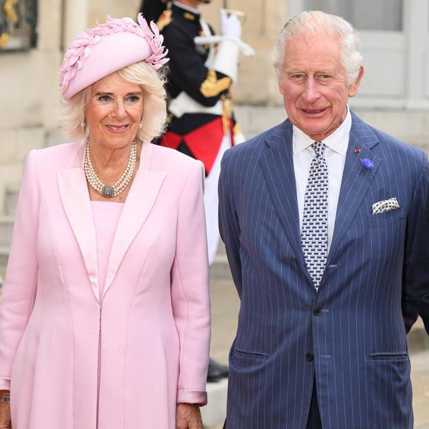 Quién es el polémico médico personal de Carlos III: así es Michael Dixon, amigo del rey y defensor de la homeopatía