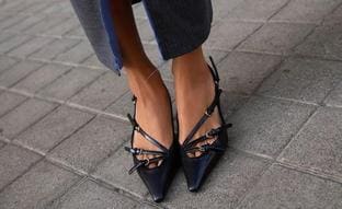 Los zapatos negros del momento están en todas las firmas low cost: imitan a unos de lujo y se los pondría la reina Letizia