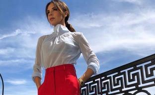 Victoria Beckham confirma que el pantalón rojo es la tendencia que mejor sienta esta primavera