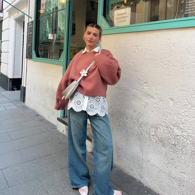 Camisas bordadas románticas y bonitas que puedes llevar desde ya y usar en primavera para verte favorecida