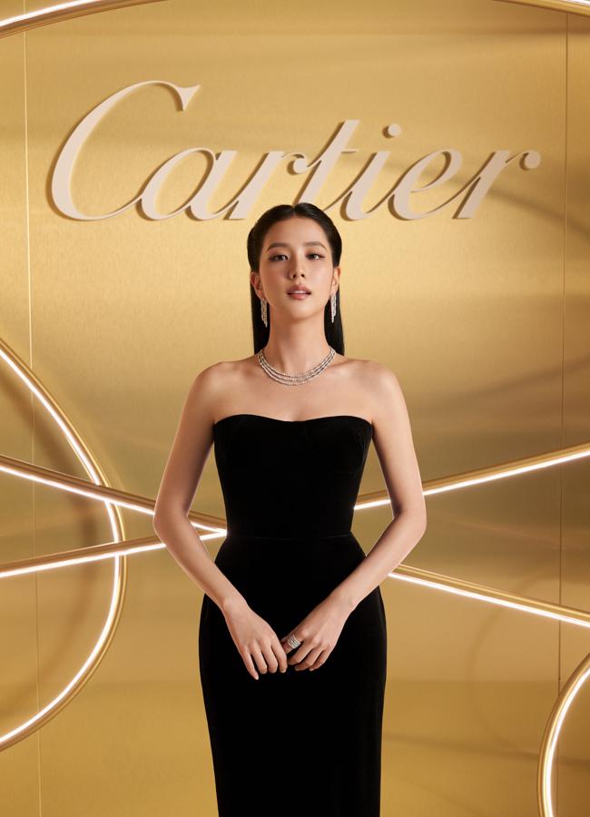 Jisoo, con joyas de Cartier.