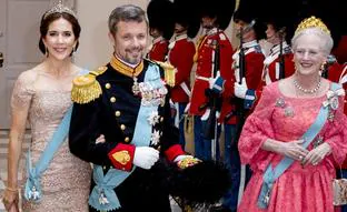Cómo es la relación del rey Federico X y la familia real danesa con el enigmático padre de Mary de Dinamarca