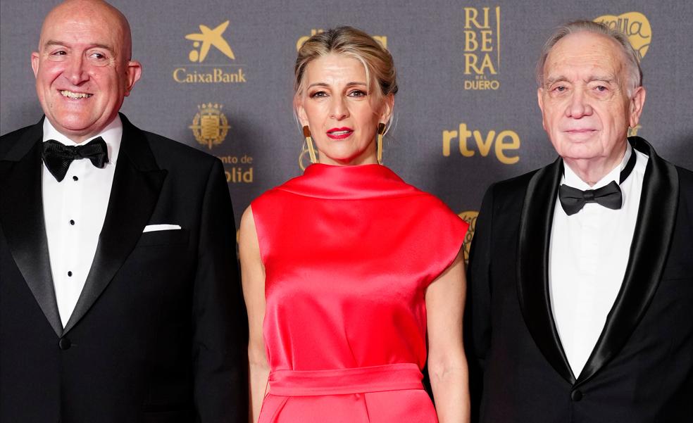 Yolanda Díaz, una de las más elegantes de los Premios Goya 2024 con un vestido de Purificación García rebajado