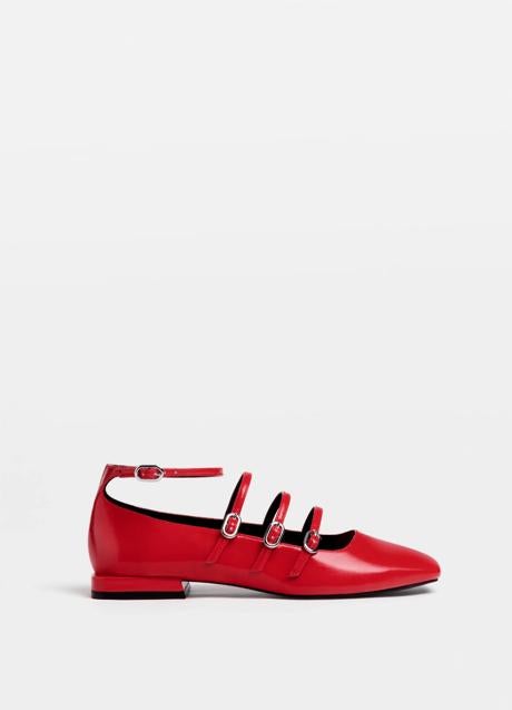 Bailarinas rojas de Stradivarius (25,95 euros)