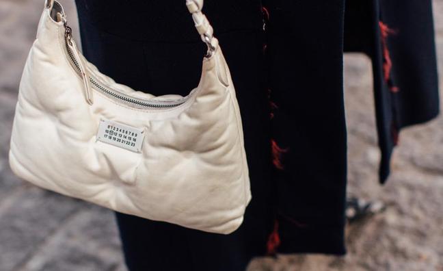 El bolso favorito del street style está disponible en Lefties por 12 euros