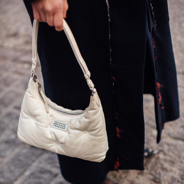 El bolso favorito del street style está disponible en Lefties por 12 euros