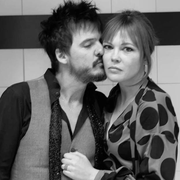 La vida privada de Coque Malla: una convulsa ruptura sentimental, una boda íntima y dos hijos a los que adora