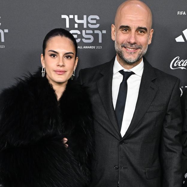 María Guardiola junto a su padre Pep, en la gala The Best celebrada en Londres. 