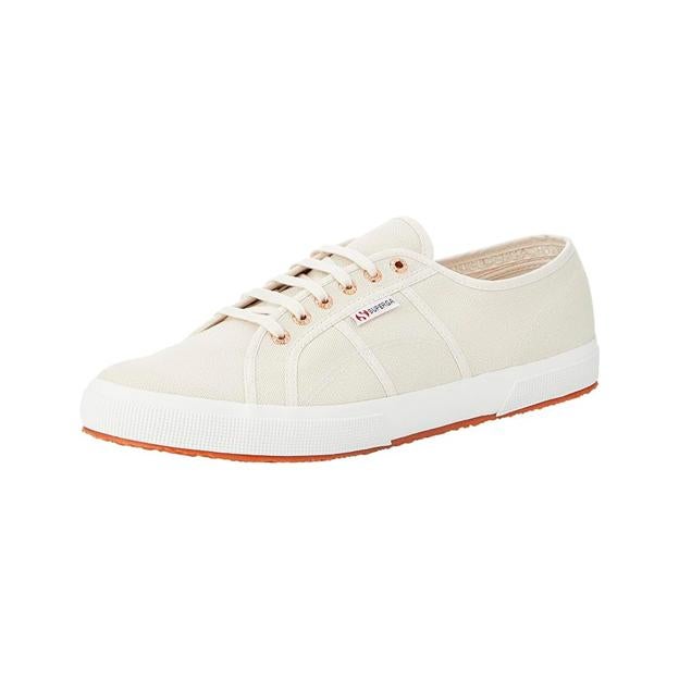 Zapatillas deportivas en color crudo de Superga.