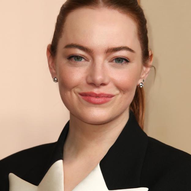 La blazer de Emma Stone es la prenda más inspiradora para triunfar en cualquier fiesta