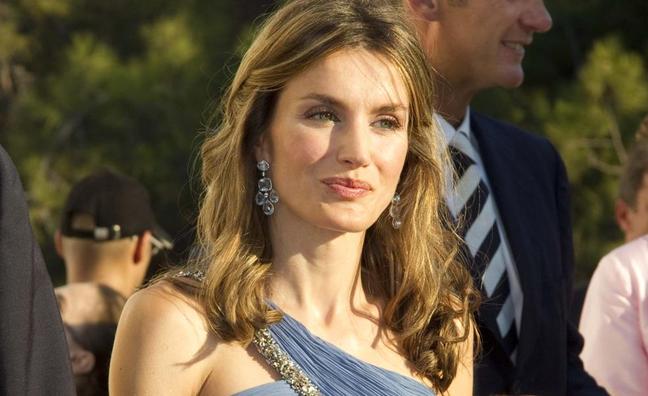 Letizia, de boda plebeya: los cinco enlaces con looks originales donde la reina aprendió de sus errores