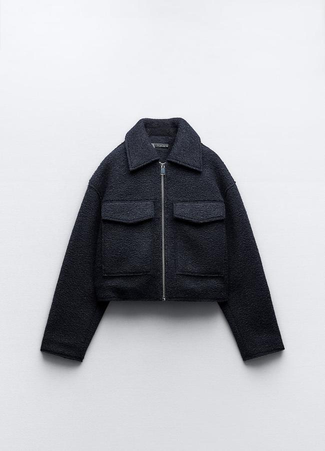 Chaqueta corta con tejido bouclé de Zara.