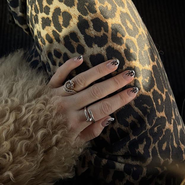 Uñas lazo, así es la nueva versión de la manicura francesa que adoran las suecas