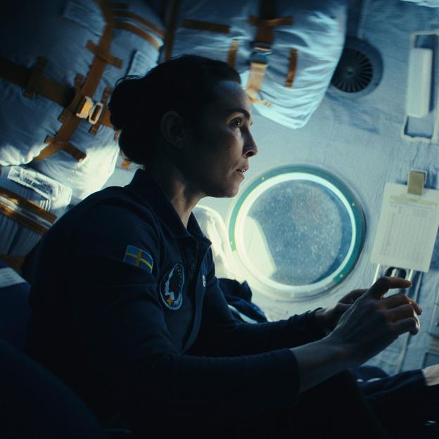 Noomi Rapace como Jo Ericsson en una imagen de la misión de la astronauta en Constelación.