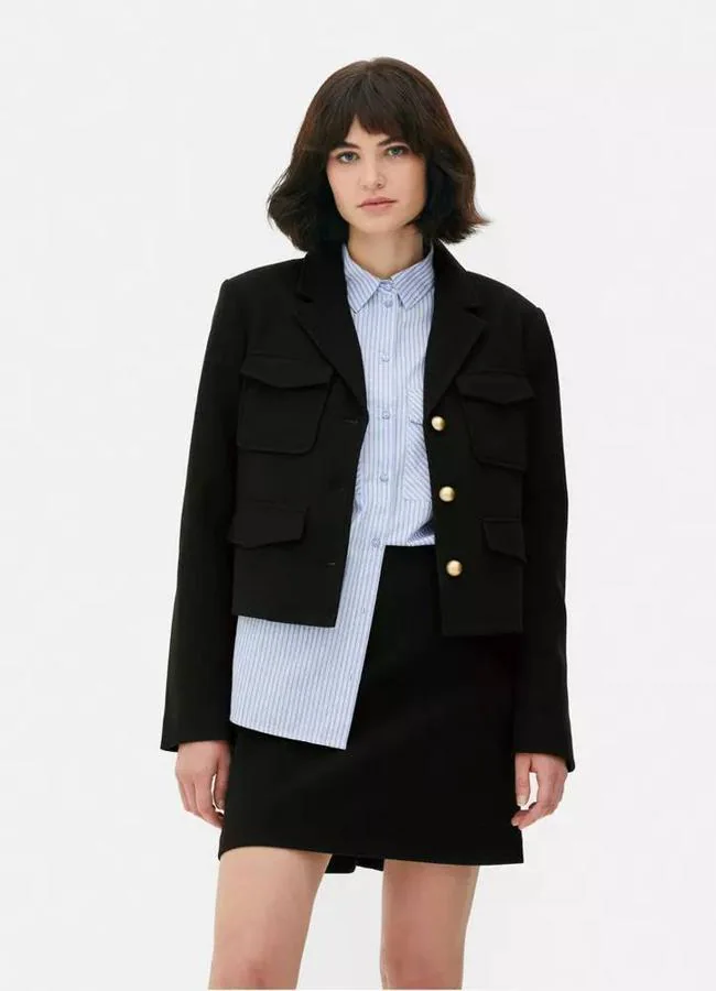 Chaqueta estilo parisino: elegancia militar para un look chic de Primark