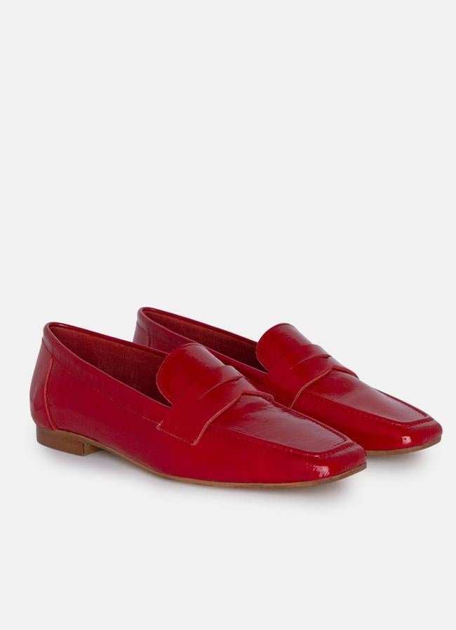 Mocasines rojos con detalle de antifaz