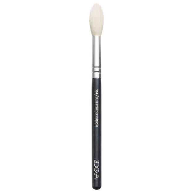 134 Luxe Powder Fusion Brush de Zoeva. Precio: 15,95 euros