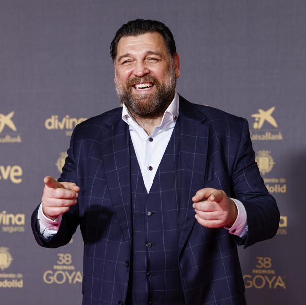 Así es Hovik Keuchkerian, el actor de Reina Roja: boxeo, poesía y los problemas que da la fama