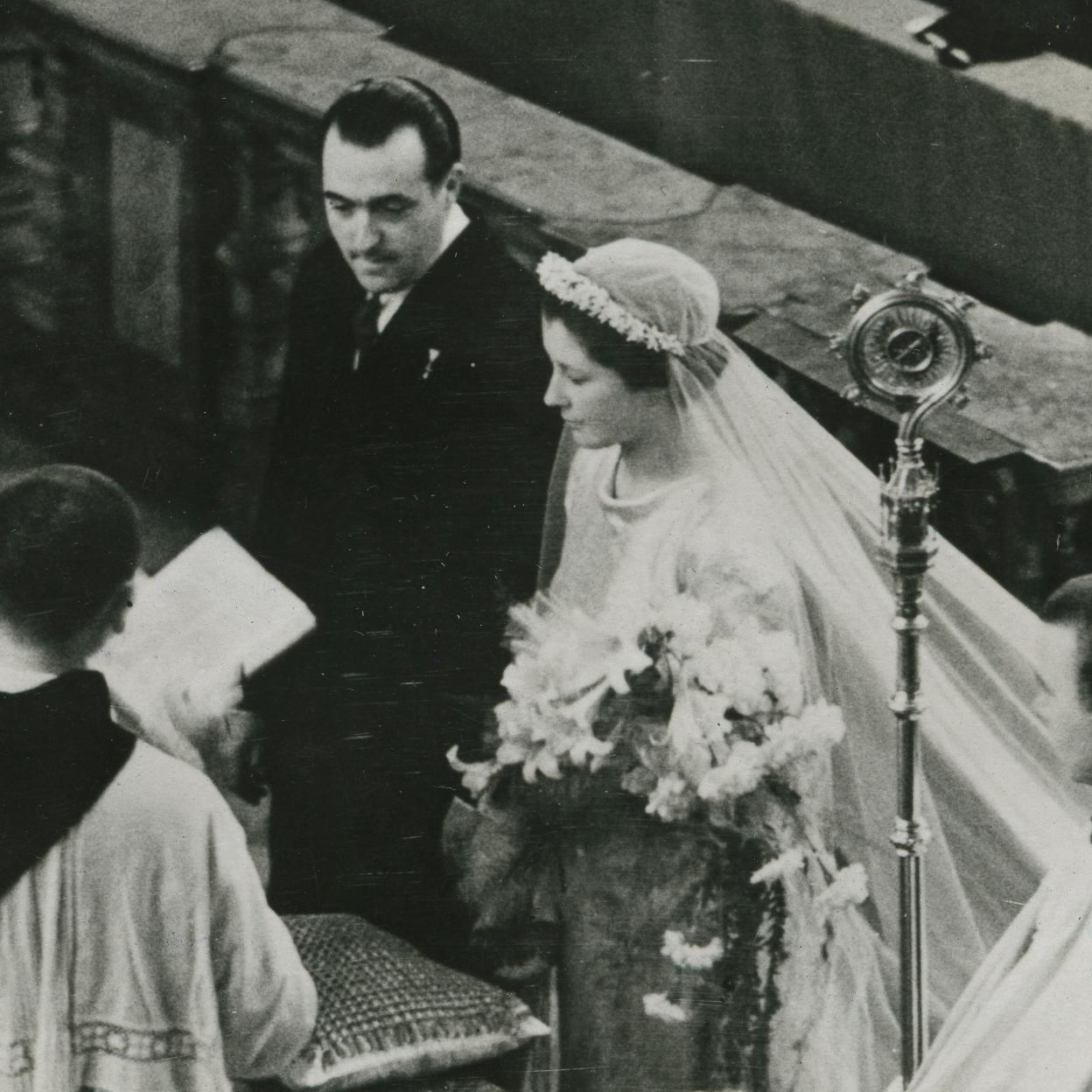 Alfonso y Alicia de Borbón, el día de su boda./archivo abc