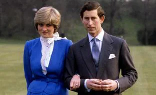Así fue el anuncio de boda de Carlos de Inglaterra y Diana de Gales: un matrimonio maldito, infidelidades y el anillo favorito de Kate Middleton