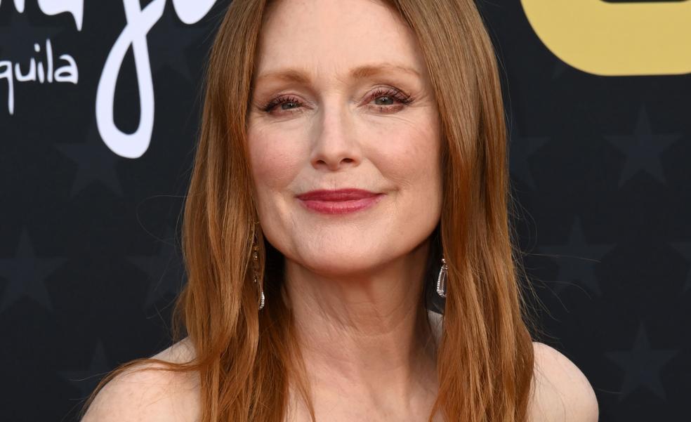 Todas nos hemos enamorado del bolso trenzado de Julianne Moore y hay uno muy similar en Massimo Dutti