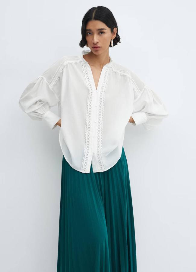 Blusa blanca con detalle de puntilla