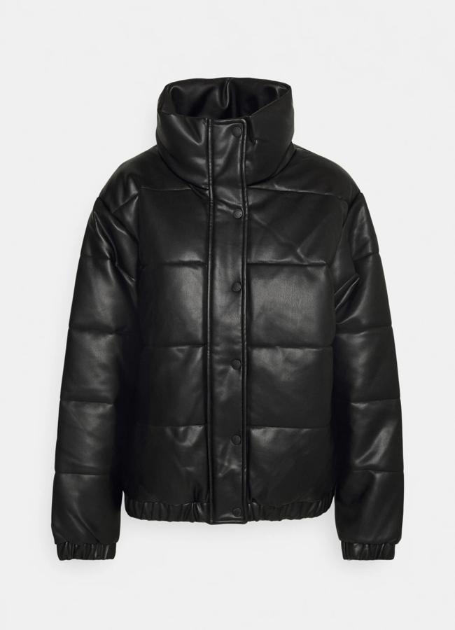 Anorak negro de DKNY, 153,95 euros.